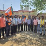 स्थापना दिवस पर भाजयुमो डोर to डोर अभियान ।